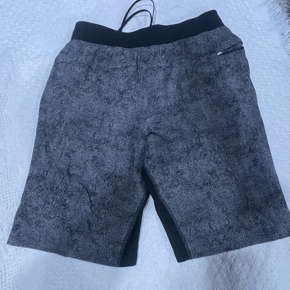 Lululemon - Picture 2 of 5